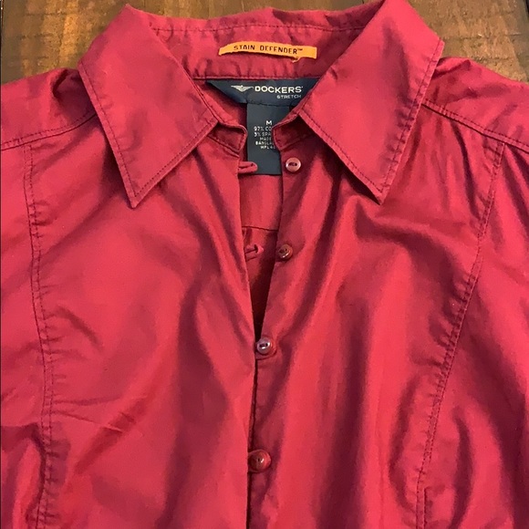 Dockers Burgundy buttoned down shirt sz M - Picture 2 of 7